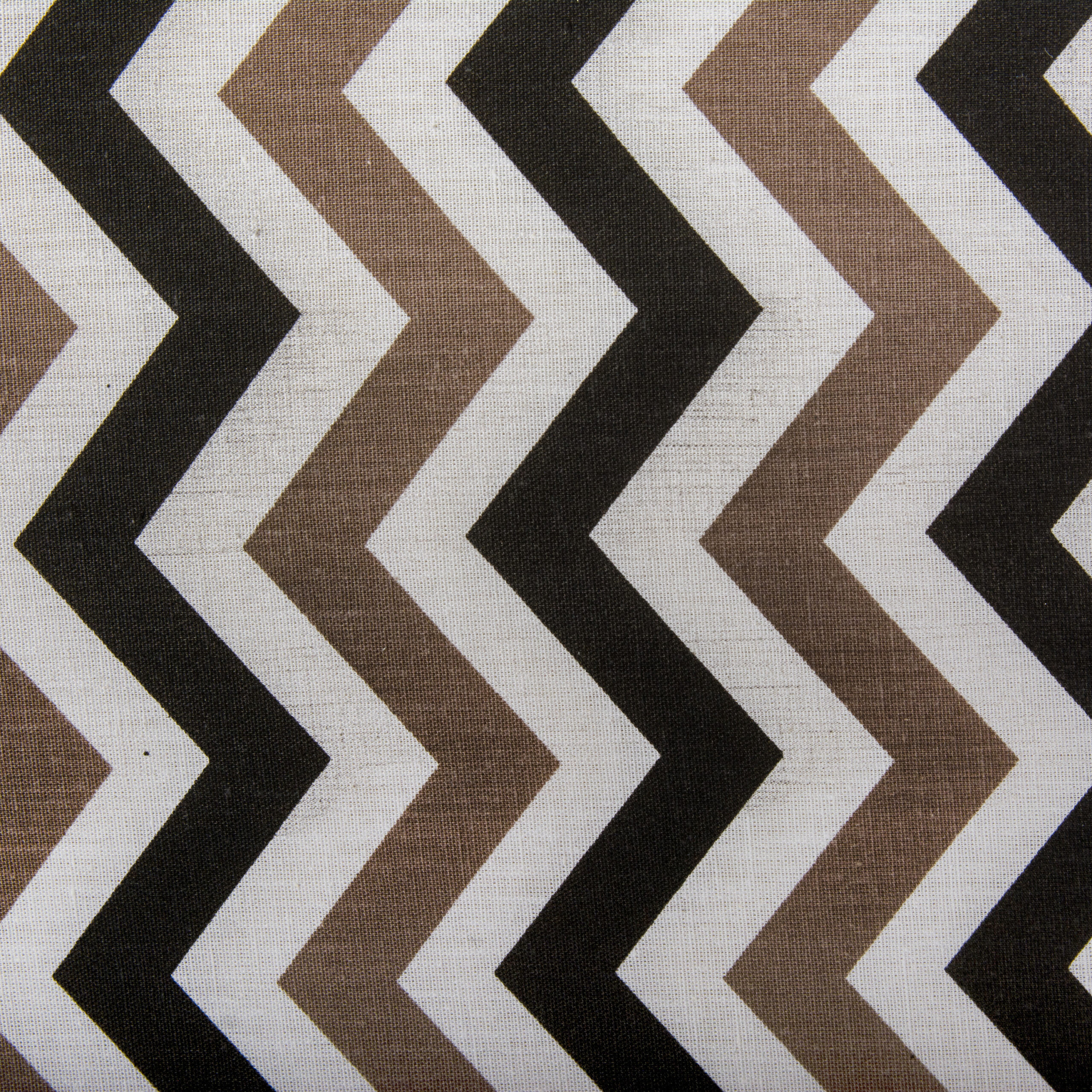 Two-layer ironing board cover featuring heat-resistant fabric, felt, and zigzag pattern. - 6