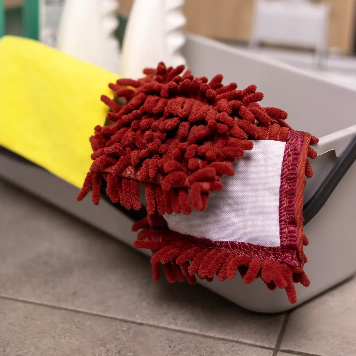 Flat microfiber cleaning mop with telescopic handle and replaceable head - 10