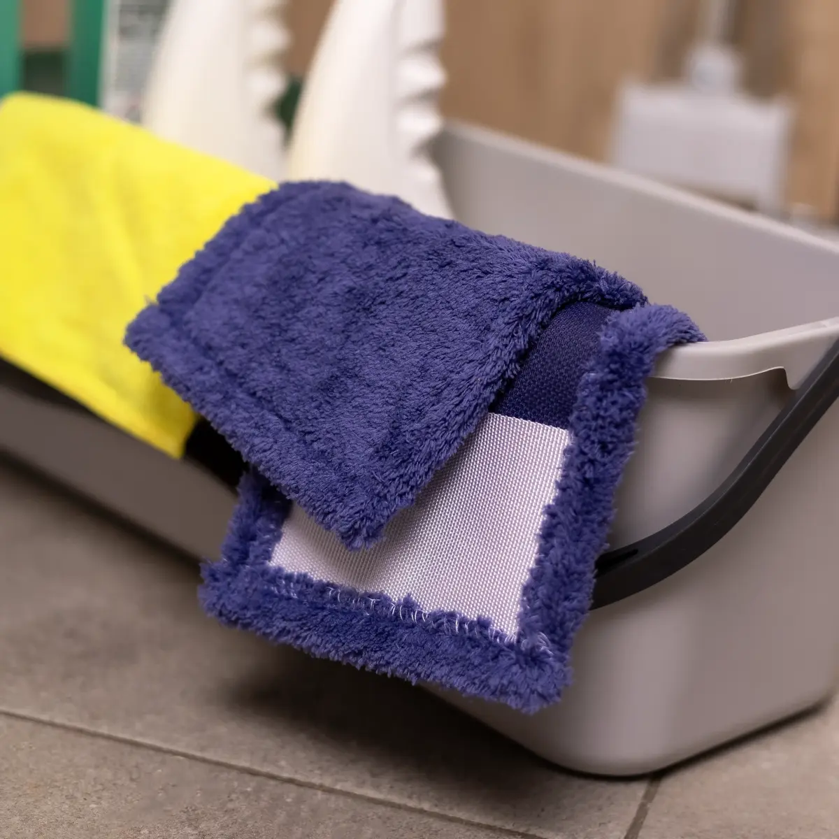 Telescopic Microfiber Cleaning Mop 42 cm, purple